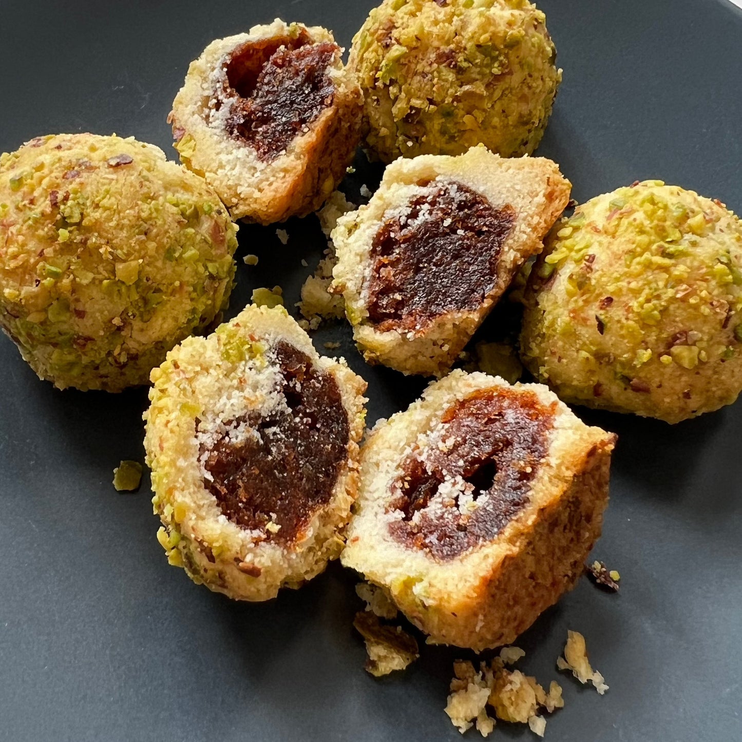 Soft butter biscuits with dates and pistachio