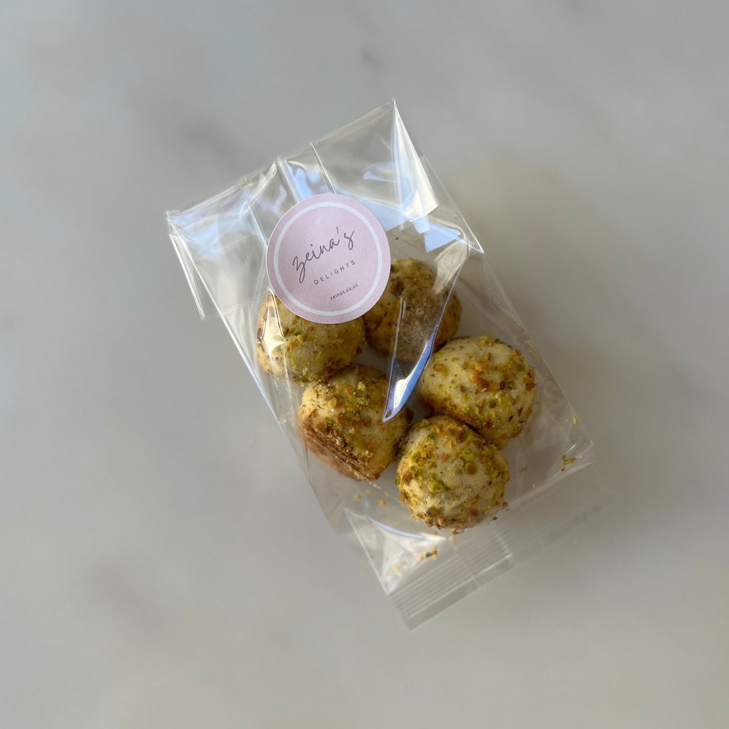 Soft butter biscuits with dates and pistachio