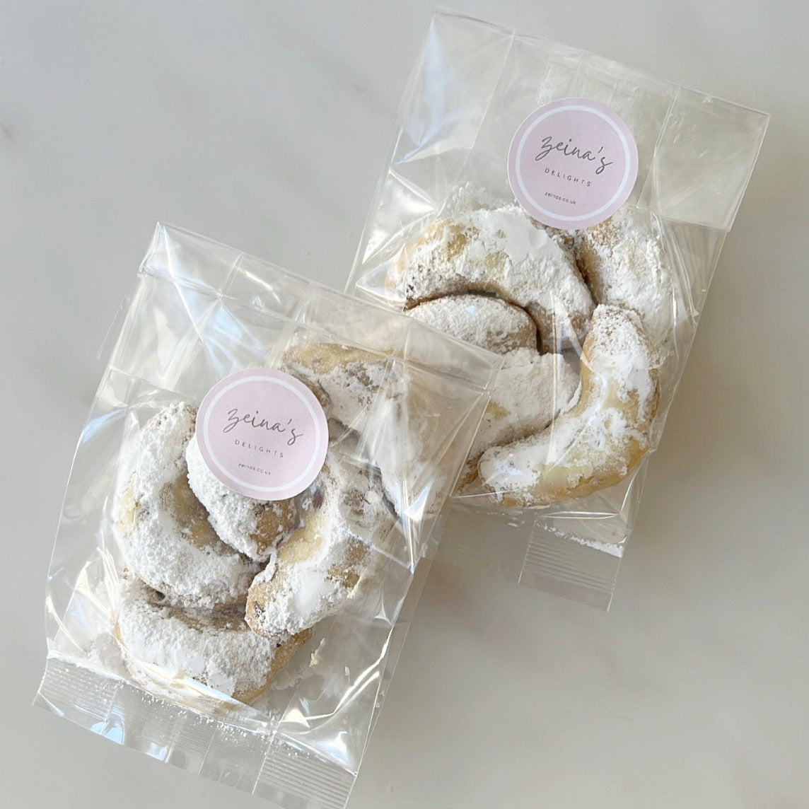 Soft butter biscuits with almonds