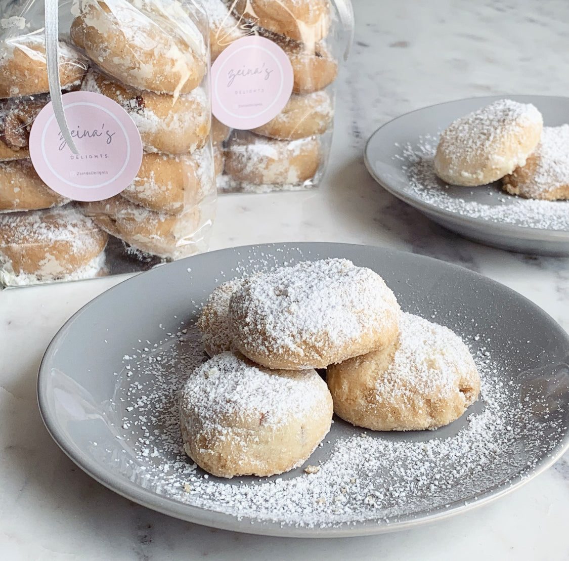 Soft butter biscuits with almonds