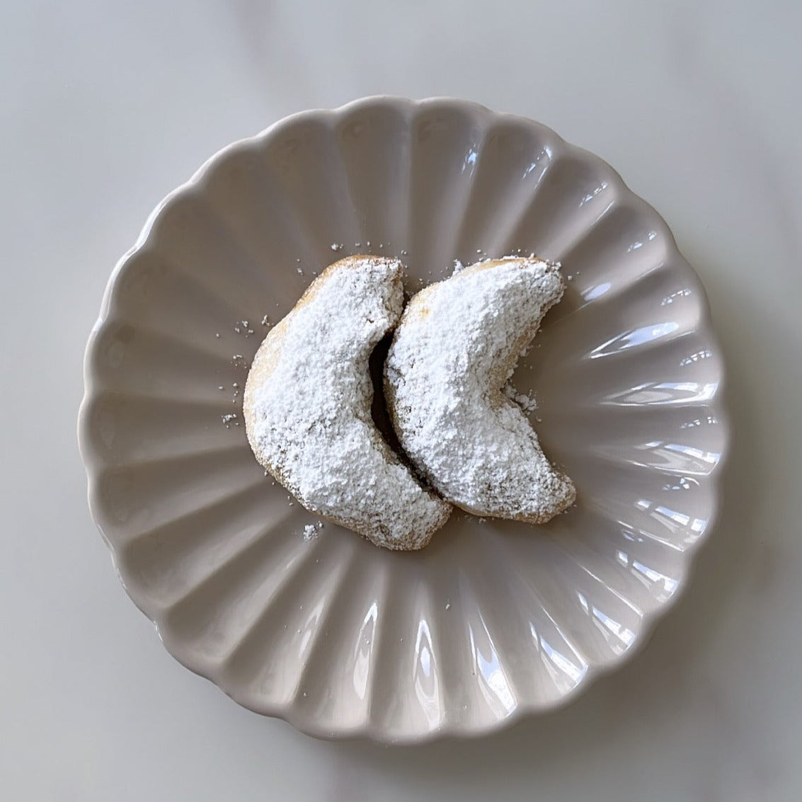 Soft butter biscuits with almonds